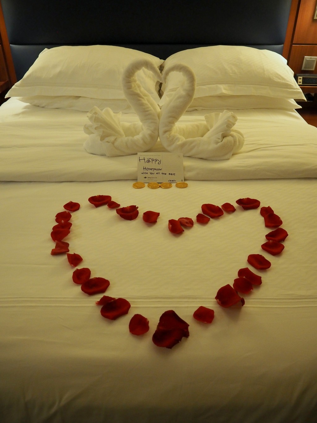 ディズニー クルーズ Dcl で誕生日やハネムーンをお祝いする3つの方法 特別な日をもっと特別に 本日のディズニー