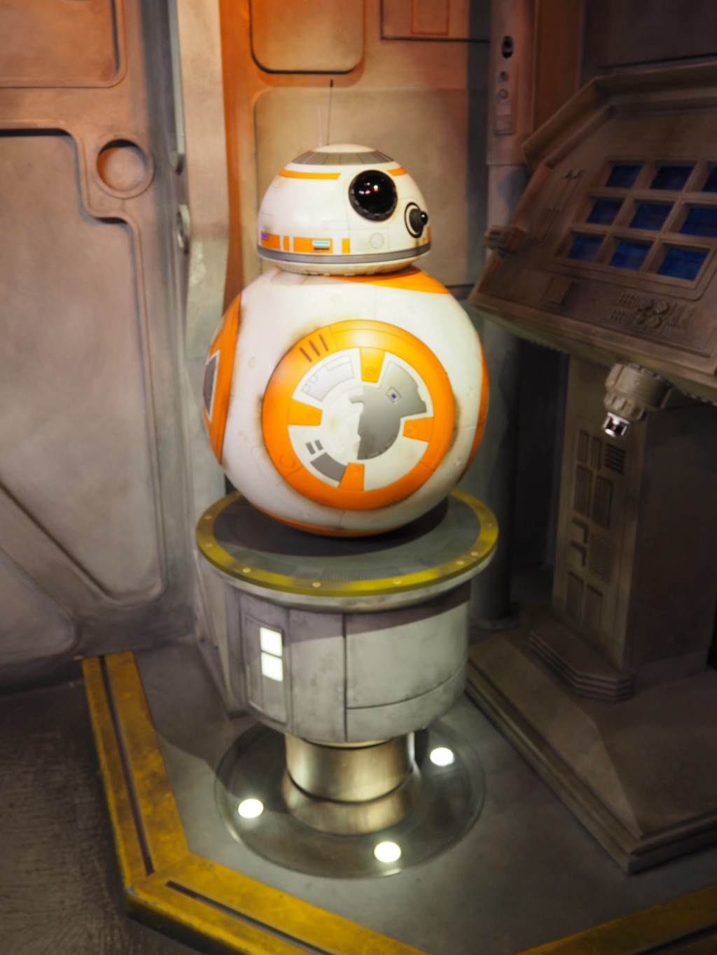 キーホルダー　フィギュア　BB8 ディズニーランド　スターウォーズ　光音確認 Bb 8 オリジナルドロイド キーホルダー フィギュア BB8