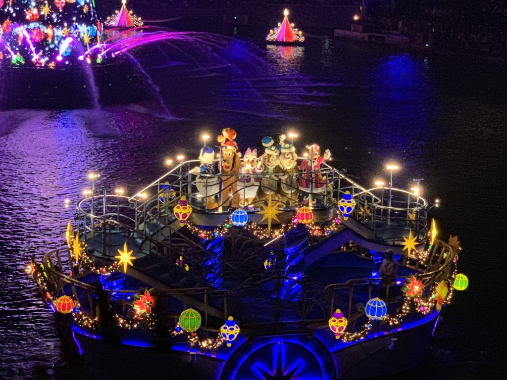 カラーオブクリスマス鑑賞レポート 観賞場所と待ち時間も紹介 本日のディズニー