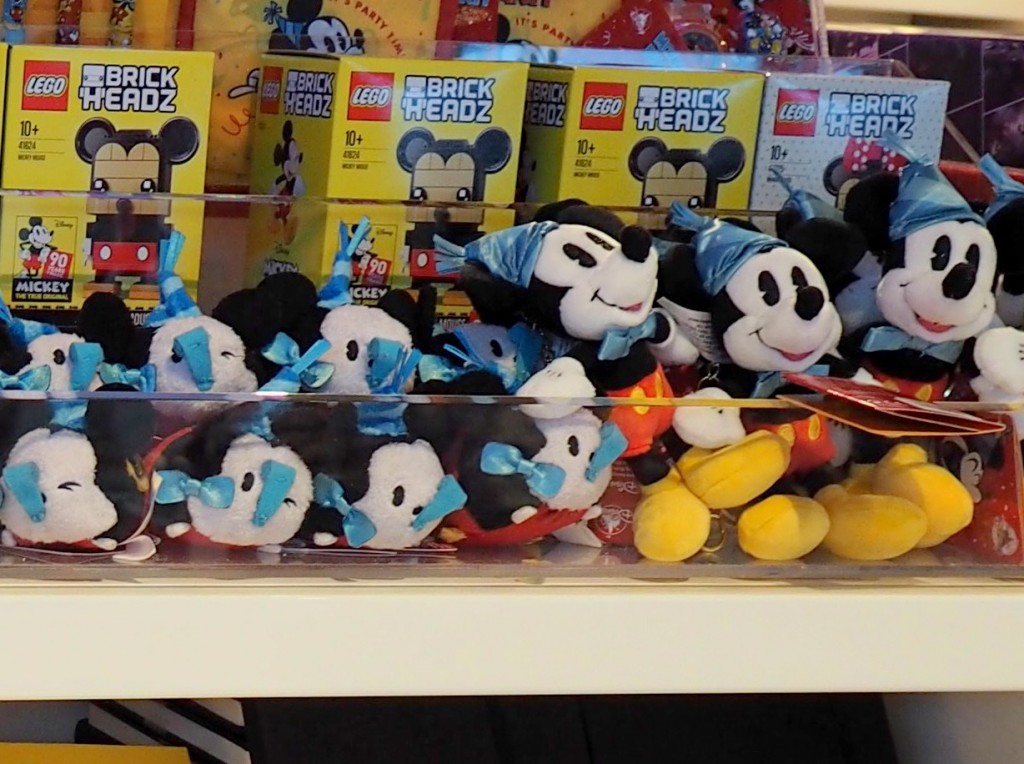 香港ディズニーランドのミッキー90周年お祝いグッズ！世界最大マウスパーティー！ | 本日のディズニー